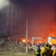Okupantų raketų išpuolis Dnipre: sužeisti devyni žmonės, tarp jų – vaikai