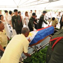 Prieštaringai vertinamas Filipinų diktatorius palaidotas kaip didvyris