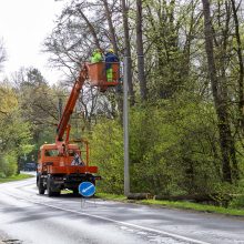 Kaune vėjas įsiūbavo kraną, nudraskė stogą, medžius vertė ant laidų ir pastatų