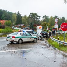 Kačerginėje – autobuso ir dviejų lengvųjų automobilių avarija: viena vairuotoja girta