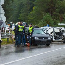 Kačerginėje – autobuso ir dviejų lengvųjų automobilių avarija: viena vairuotoja girta