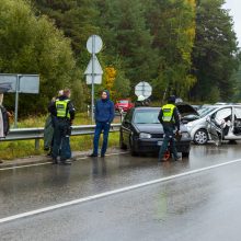 Kačerginėje – autobuso ir dviejų lengvųjų automobilių avarija: viena vairuotoja girta