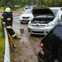 Kačerginėje – autobuso ir dviejų lengvųjų automobilių avarija: viena vairuotoja girta