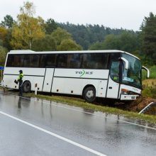 Kačerginėje – autobuso ir dviejų lengvųjų automobilių avarija: viena vairuotoja girta