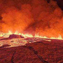 Užfiksuotas ugnikalnio užkurtas pragaras Islandijoje: lava ryja namus