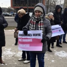 Protestuojantys dėl pusiaukelės namų Domeikavoje: su nerimu laukiame to laiko