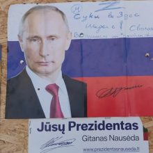 Incidentas Mažeikiuose: iškabintas V. Putino plakatas su lietuvius įžeidžiančiais žodžiais