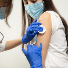 SAM: skiepytis sustiprinančiąja doze kviečiami visi pilnamečiai gyventojai 