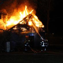Naktį Vilniaus rajone liepsnojo apleisti pastatai: siaučia padegėjas?
