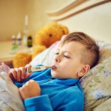 Medikė siūlo nepanikuoti vaikui susirgus: karščiavimas nėra jau toks baisus dalykas