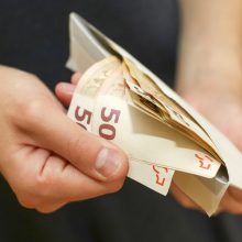 Tyrimas: kas trečias darbuotojas nesitiki, kad kitąmet alga kils