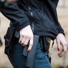 Nusižudyti norėjusi moteris užpuolė ir sužalojo į pagalbą atvykusią policininkę