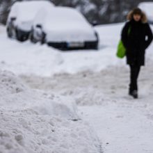 Kelininkai atkerta kritikams: esant tokioms sąlygoms įprasti kelių valymo terminai negalioja