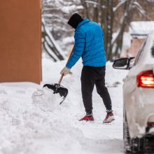 Kelininkai atkerta kritikams: esant tokioms sąlygoms įprasti kelių valymo terminai negalioja