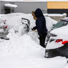 Kelininkai atkerta kritikams: esant tokioms sąlygoms įprasti kelių valymo terminai negalioja