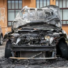 Paryčių kriminalas Romainiuose: įtariama, kad kažkas tyčia padegė du automobilius