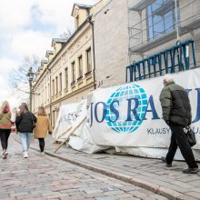 Bauginanti Marijos radijo pastato tvora praeivių greitai nebegąsdins