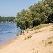 Poilsiautojams kliūva Panemunės paplūdimys – skundžiasi ne tik neveikiančiu dušu 