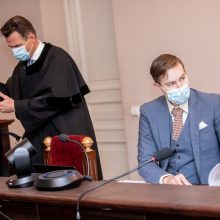 COVID-19 reagentus pirko skubėdami: jei pradės mirti žmonės, mus pasodins į kalėjimą