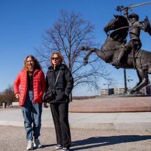 Skulptorius – gina tėvynę, jo šeima glaudžiasi Lietuvoje