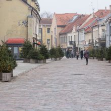 Vilniaus gatvėje – naujovės: atsirado suoliukai ir šiukšliadėžės