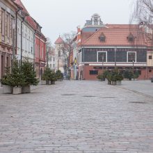 Vilniaus gatvėje – naujovės: atsirado suoliukai ir šiukšliadėžės