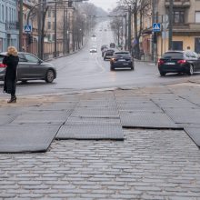 Vilniaus gatvėje – naujovės: atsirado suoliukai ir šiukšliadėžės