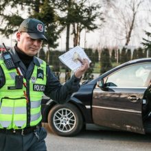 Girtas vairuotojas – pareigūnams: imkite 3 tūkst. eurų arba mano automobilį 