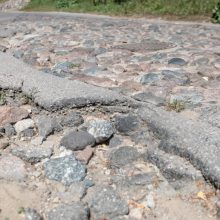 Po „Kauno dienos“ publikacijos išliejo apmaudą: istorinį grindinį naikina asfaltu