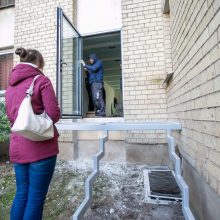 Šilainiškiai sujudo dėl griaunamų sienų: kai pradėjo darbus, namuose dingo šildymas