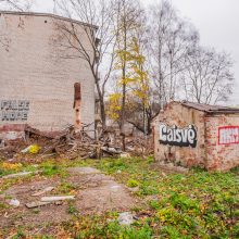 Nuo buvusio kino teatro nužengė žodis „Laisvė“