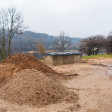 Supykdė požeminiai konteineriai prie lauko treniruoklių: turėsime kentėti dvoką?