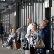 Širsta ant rūkalių Kauno autobusų stotyje: ar čia jokios taisyklės negalioja?