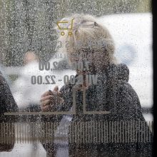 Širsta ant rūkalių Kauno autobusų stotyje: ar čia jokios taisyklės negalioja?