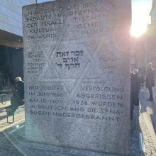 Minėjimas: Miunchene sunaikintos sinagogos vietoje dabar stovi memorialas, prie kurio prieš keletą savaičių buvo skaitomos Kaune nužudytų žydų pavardės.