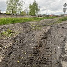 Po manevro tuščiame kelyje „Audi“ atsidūrė griovyje: kauniečiai klausia – kaip?