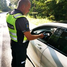 Reidai Kaune ir rajone: daug girtų vairuotojų, baudą mokės ir sėdęs prie mopedo vairo