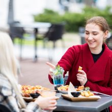 Restoranai skundžiasi krentančiomis apyvartomis: kils maisto kainos?