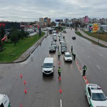 Kauno policija apibendrino: blokpostuose apgręžta tūkstančiai mašinų, nubausta šimtai pažeidėjų