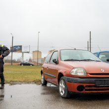 Nulinė tolerancija netvarkai: Kaune nuo apleistų automobilių pradėtos vaduoti viešosios erdvės 