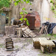 Unikalią erdvę užliejo vanduo: per purvą ir varles nesimato autentiško grindinio