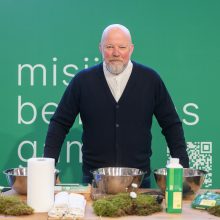 Tvaresnių produktų pristatyme – dėmesys žemės ūkiui: atidarė instaliaciją „Karvė be dėmės“
