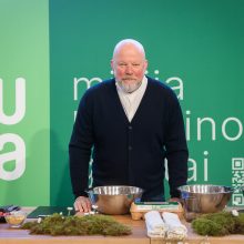 Tvaresnių produktų pristatyme – dėmesys žemės ūkiui: atidarė instaliaciją „Karvė be dėmės“