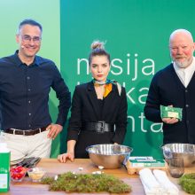 Tvaresnių produktų pristatyme – dėmesys žemės ūkiui: atidarė instaliaciją „Karvė be dėmės“