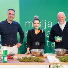 Tvaresnių produktų pristatyme – dėmesys žemės ūkiui: atidarė instaliaciją „Karvė be dėmės“