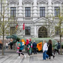 Vilniuje paminėta Fiziko Diena: šventės simbolis Dinas Zauras kvietė į eiseną Gedimino prospektu