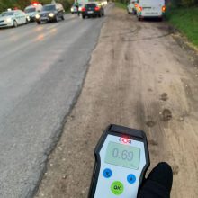 Kauno policijos reidai: beveik 200 km/val. greičiu lėkęs BMW ir girtos vairuotojos sukelta avarija