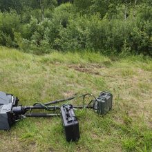 Trikojį pamatęs vairuotojas „kirto per stabdžius“: automobilis vertėsi, matuoklis – sudaužytas