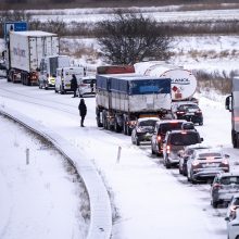 Sniego audra Švedijoje ir Danijoje sukėlė transporto chaosą