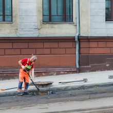 „Autokaustą“ toliau klampina brokas – turės perkloti asfaltą Maironio gatvėje